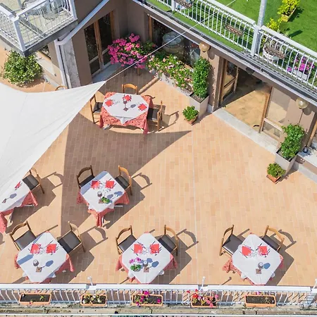Pet Friendly Mirabeau 3* Bellagio