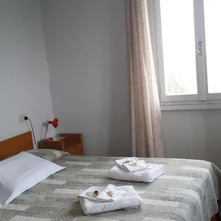 Pet Friendly Mirabeau Hotel 3*