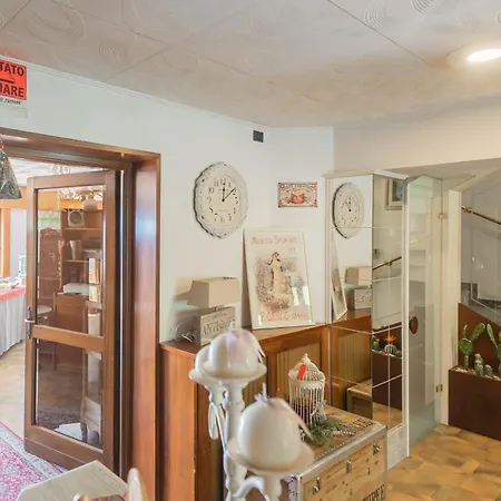 Pet Friendly Mirabeau 3*