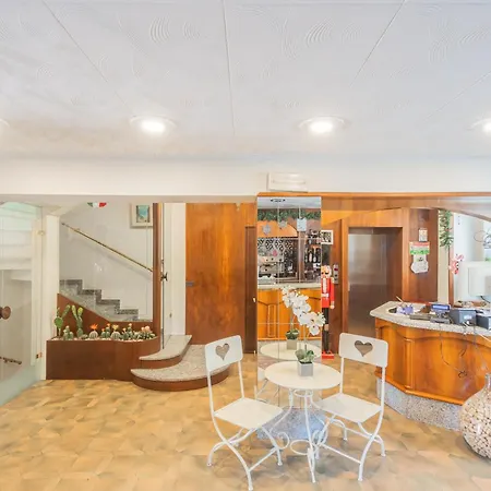 Pet Friendly Mirabeau מלון