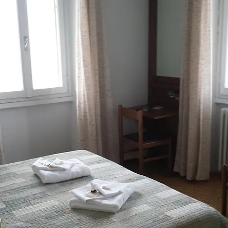 Pet Friendly Mirabeau 3*