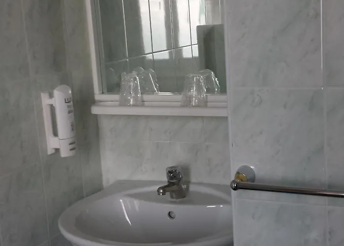 Pet Friendly Mirabeau Hotel 3*