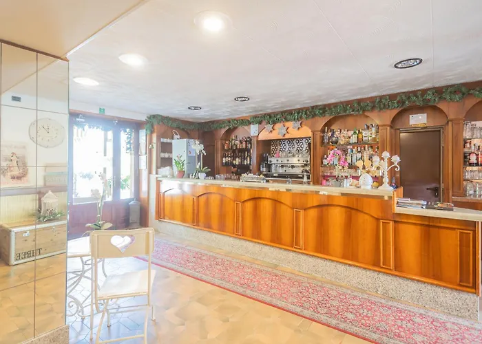 Pet Friendly Mirabeau 3*