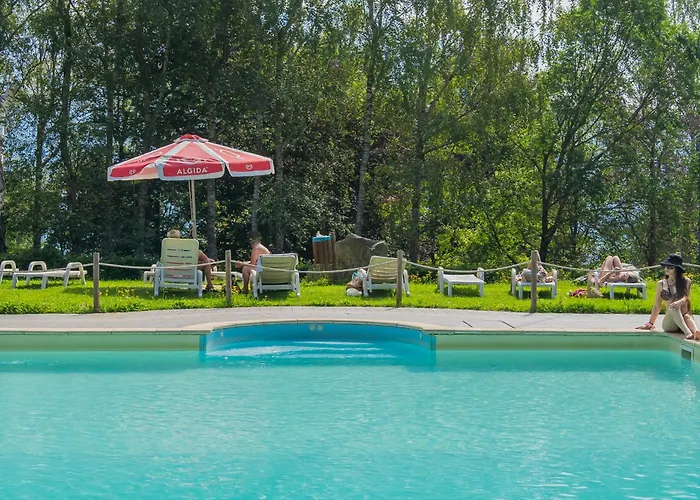 Pet Friendly Mirabeau Отель 3*