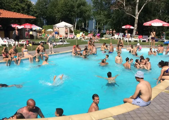 Pet Friendly Mirabeau Отель