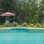 Pet Friendly Mirabeau Hotel 3*